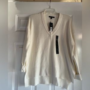 Women’s Banana Republic Cozy Sweater. Medium. NWT. **See details for only flaw.